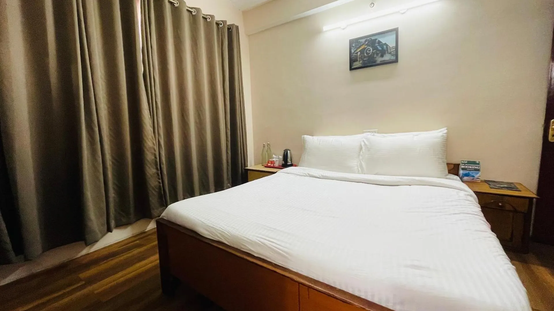 بيت ضيافة Hotel Zeal Home Stay - In House Parking - 5G Wifi- Near Taj Mahal آغْرا الهند