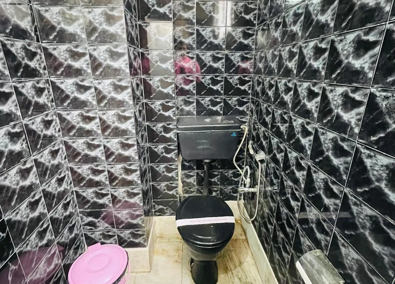 Hotel Zeal Home Stay - In House Parking - 5G Wifi- Near Taj Mahal آغْرا بيت ضيافة