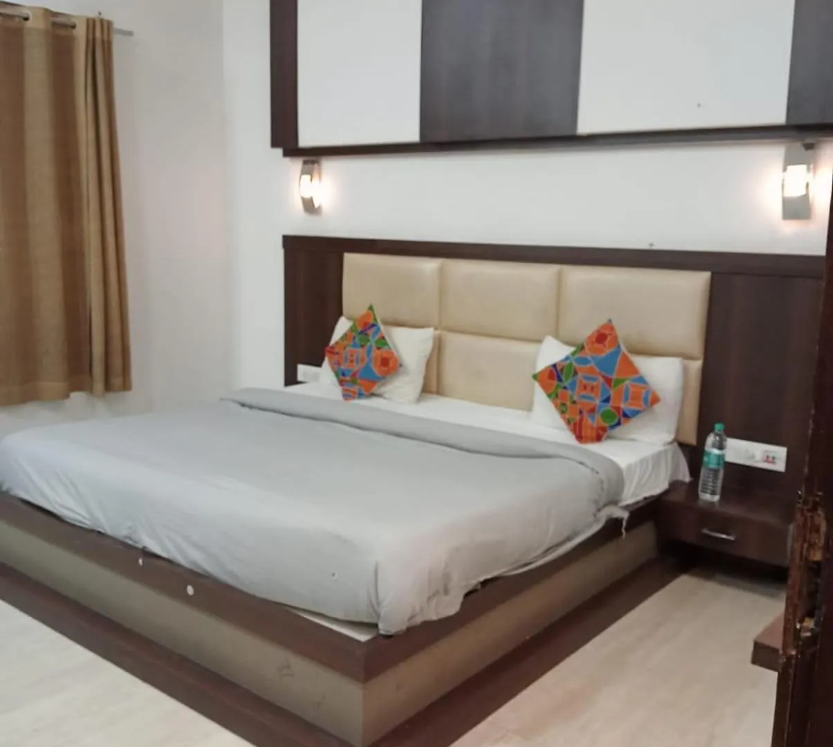 Hotel Zeal Home Stay - In House Parking - 5G Wifi- Near Taj Mahal آغْرا بيت ضيافة