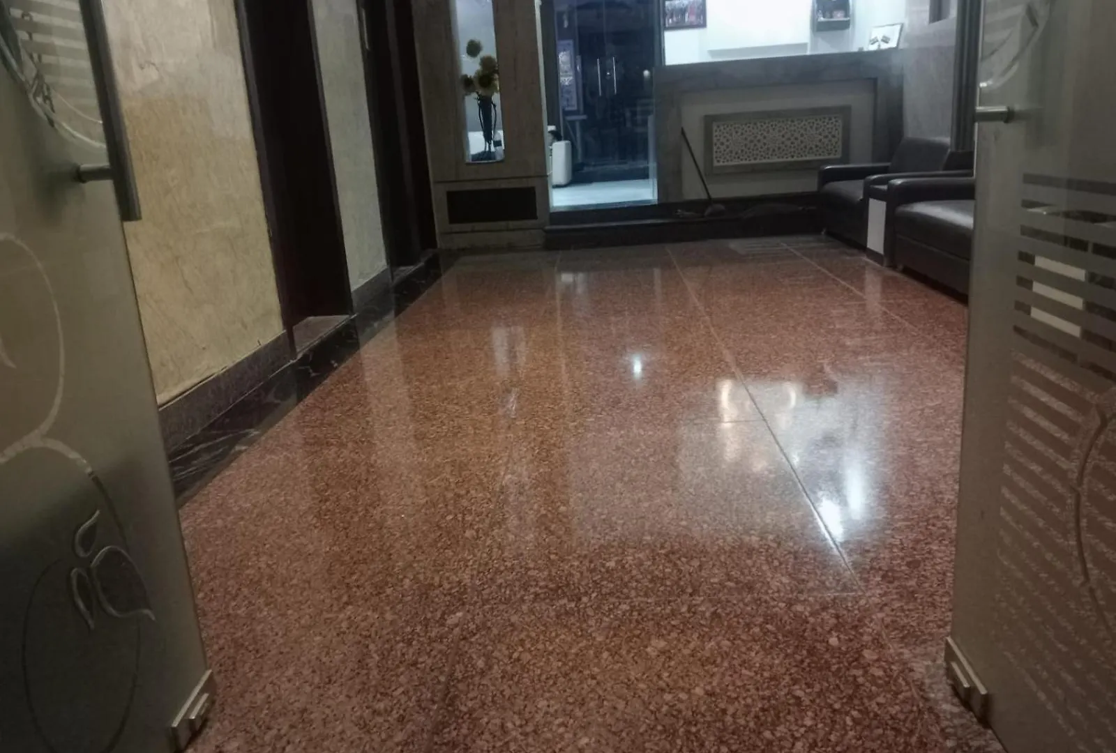 Hotel Zeal Home Stay - In House Parking - 5G Wifi- Near Taj Mahal آغْرا بيت ضيافة