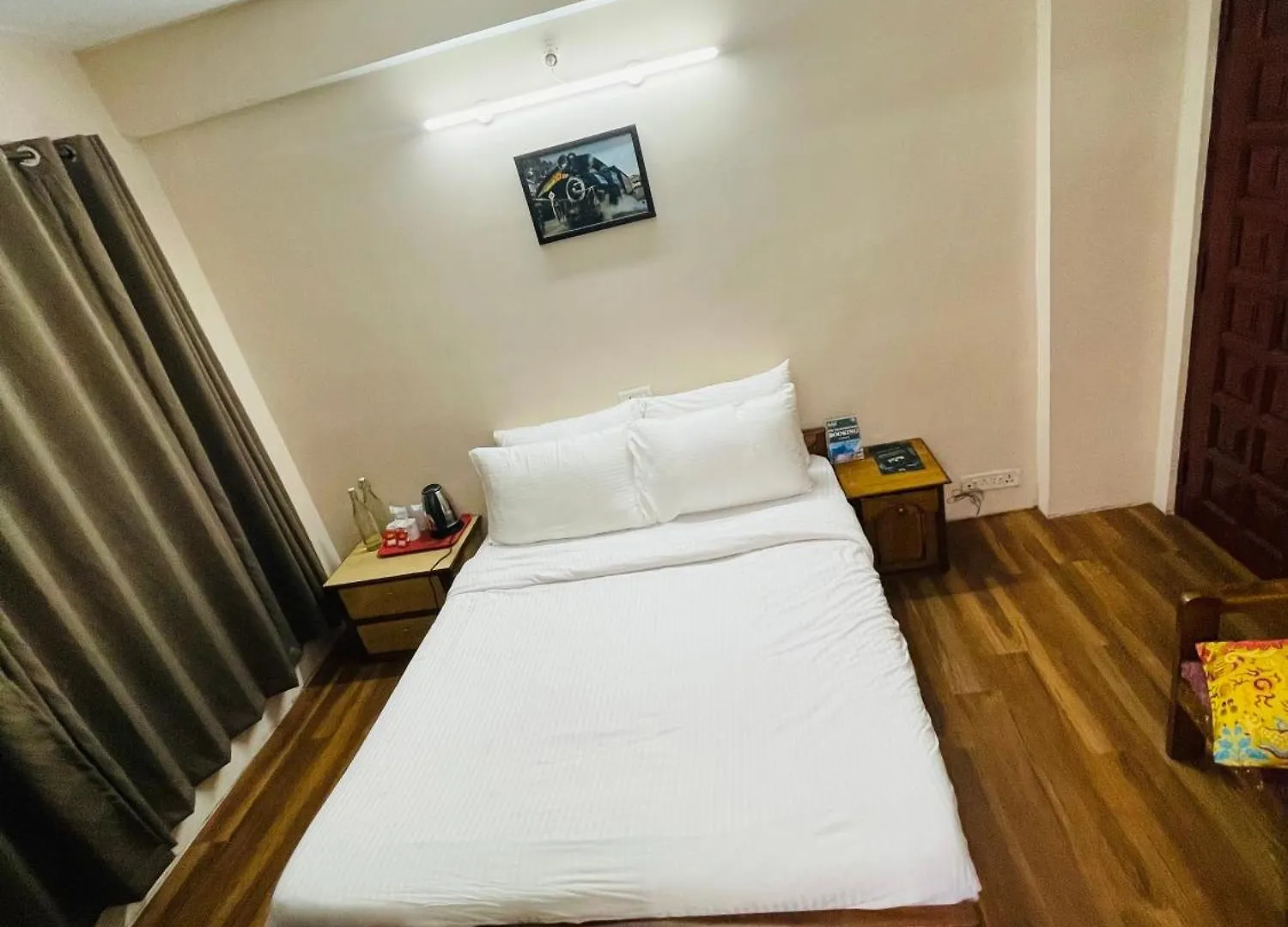 Hotel Zeal Home Stay - In House Parking - 5G Wifi- Near Taj Mahal Agra  India