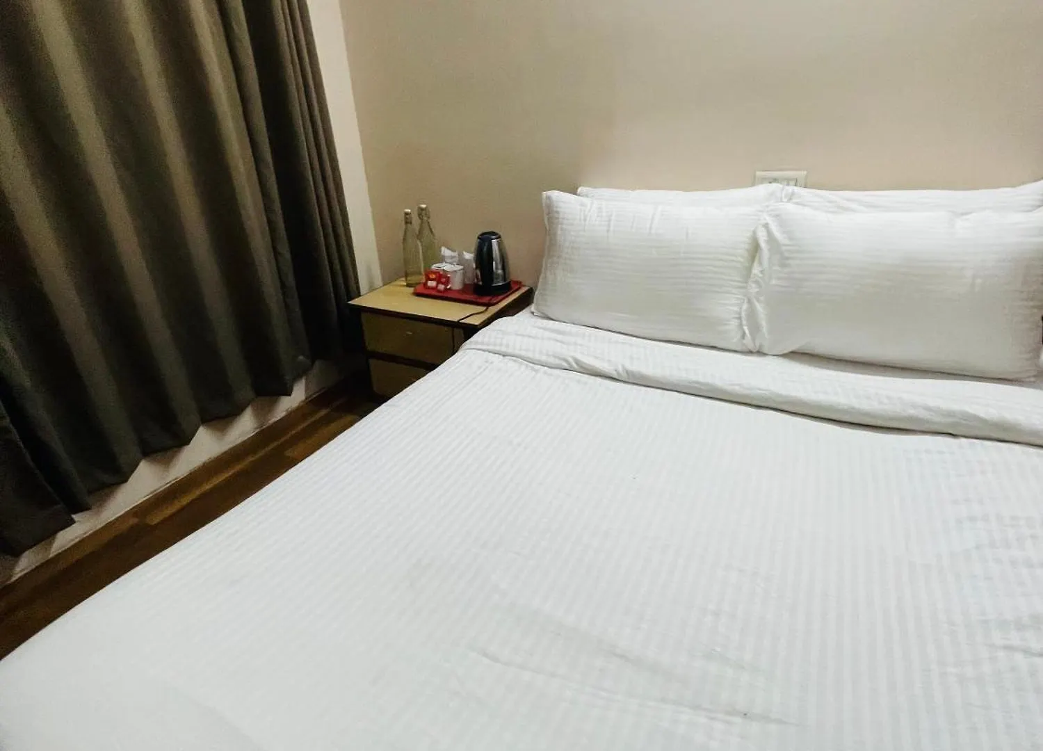 Hotel Zeal Home Stay - In House Parking - 5G Wifi- Near Taj Mahal Agra  0*, Agra (Uttar Pradesh) India